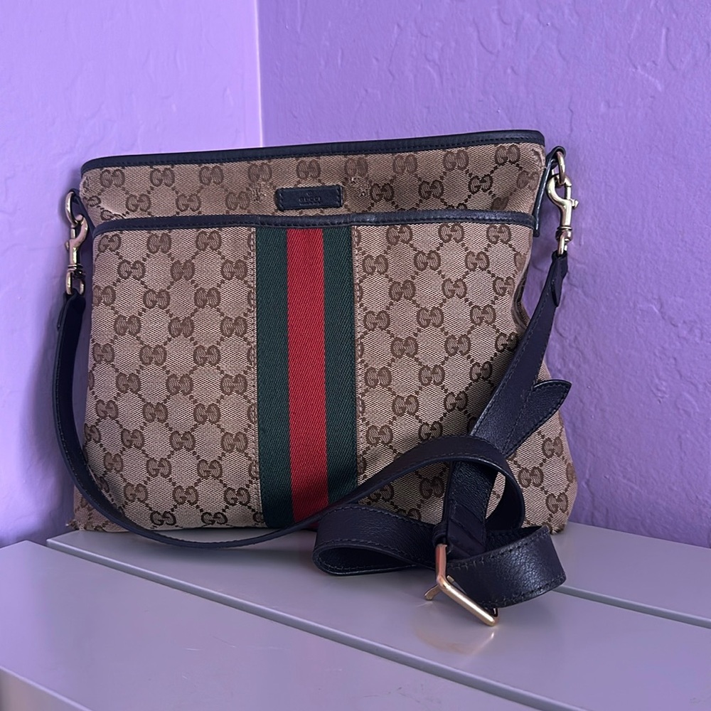 Gucci Beige and Black Shoulder Bag
